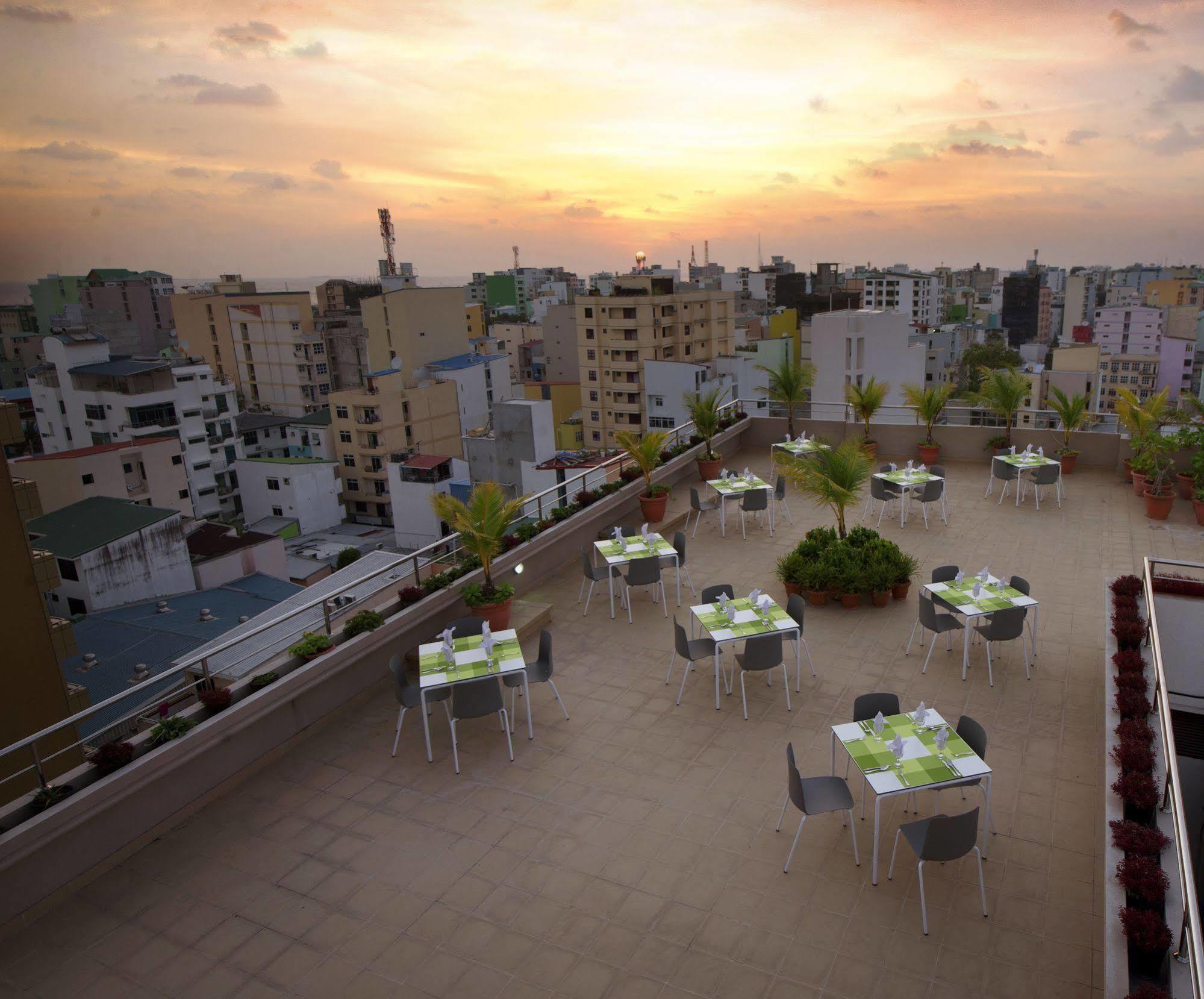 Champa Central Hotel Malé Exterior foto
